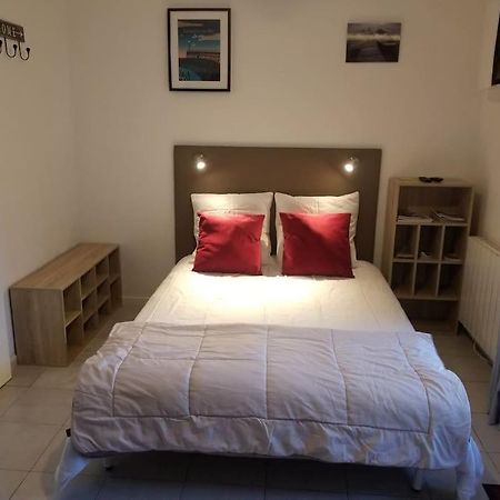 Studio De Plain-Pied Avec Terrasse Tout Proche Mer Courseulles-sur-Mer Dış mekan fotoğraf