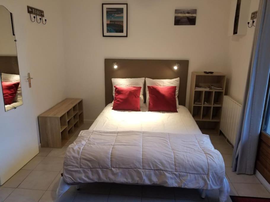 Studio De Plain-Pied Avec Terrasse Tout Proche Mer Courseulles-sur-Mer Dış mekan fotoğraf