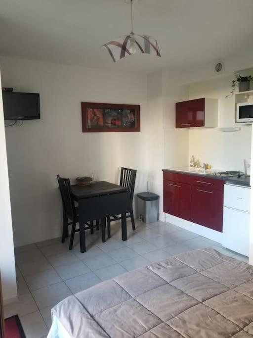 Studio De Plain-Pied Avec Terrasse Tout Proche Mer Courseulles-sur-Mer Dış mekan fotoğraf